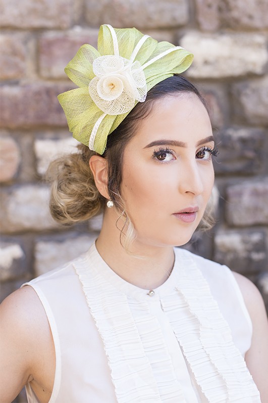 Bibi de mariage pour femme de couleurs vert et ivoire, création Axelle