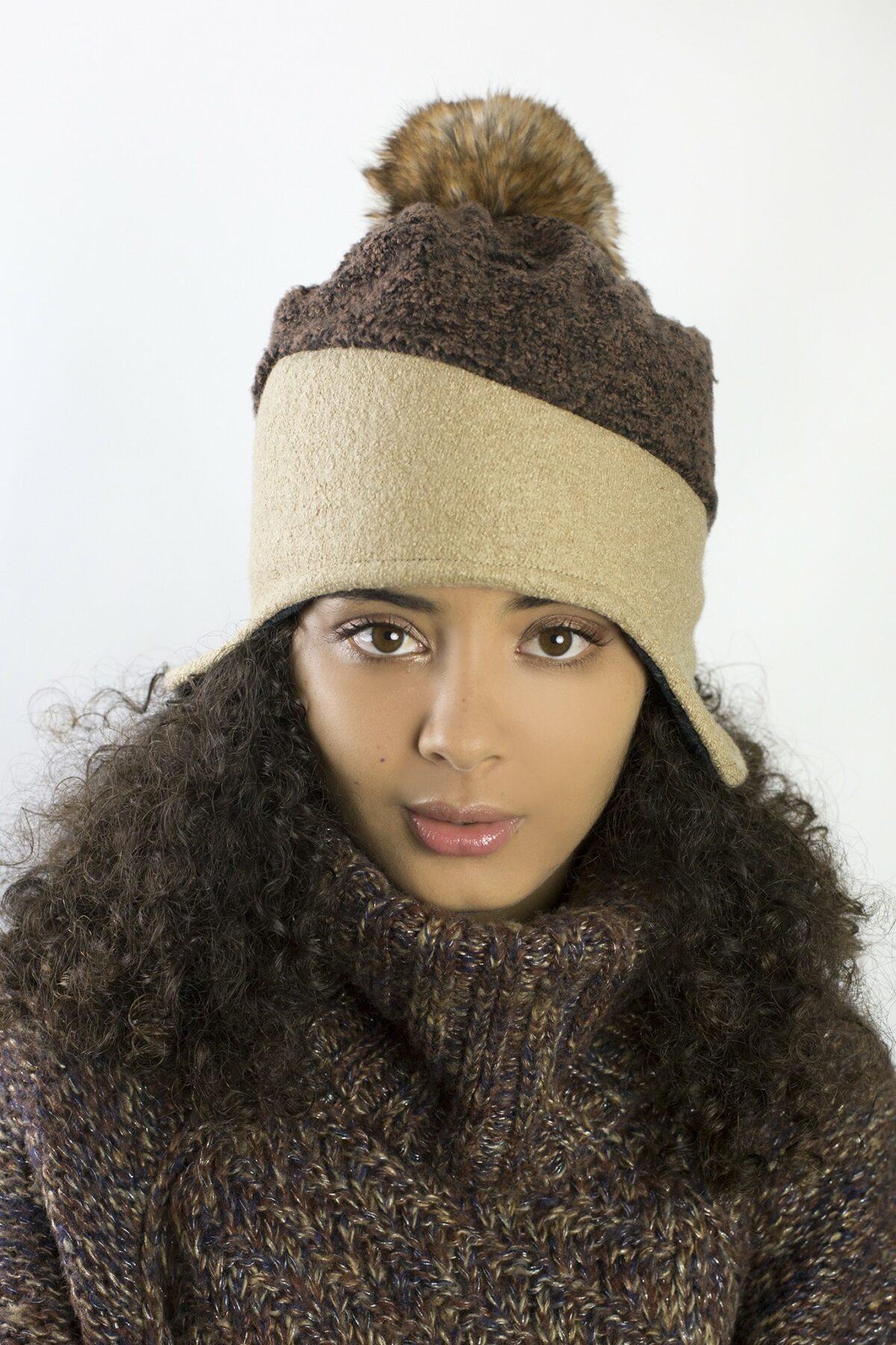 Bonnet d'hiver style péruvien pour femme en laine beige et marron