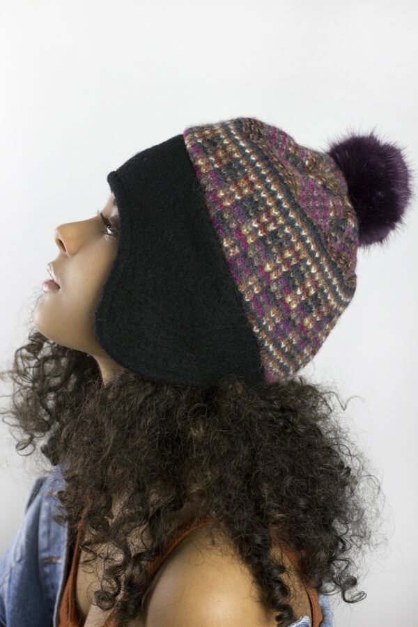 Bonnet pour femme en laine de couleurs violet et noir