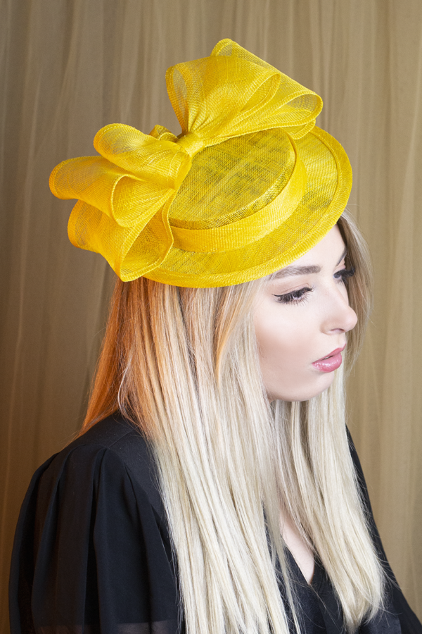 chapeau style canotier jaune