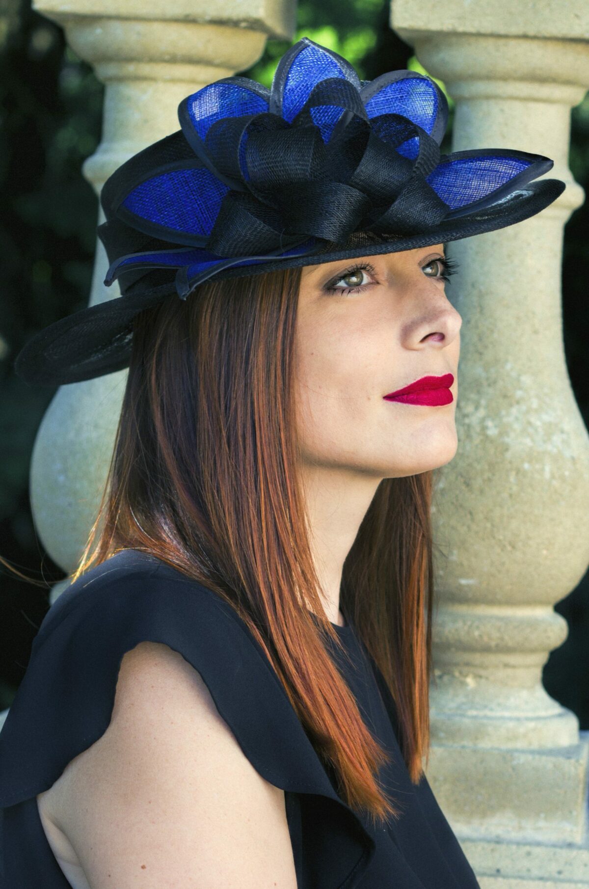 Chapeau mariage noir et bleu roi - Création Aliénor