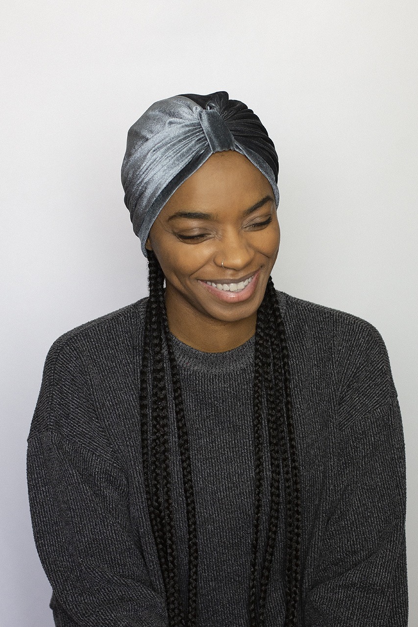 Turban pour femme de couleur gris foncé