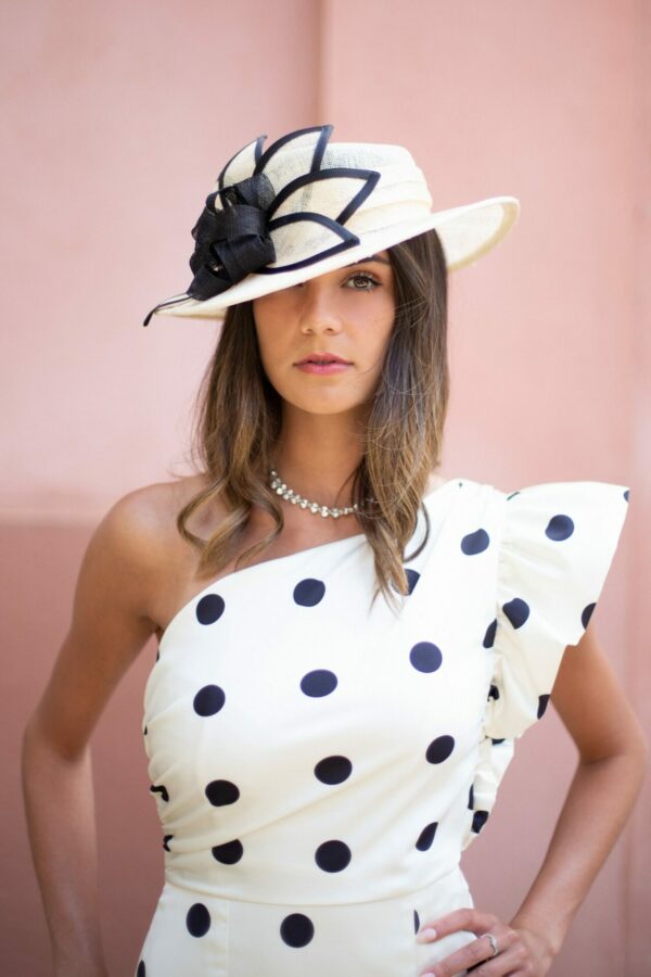 Chapeau mariage écru et noir - Création Aliénor