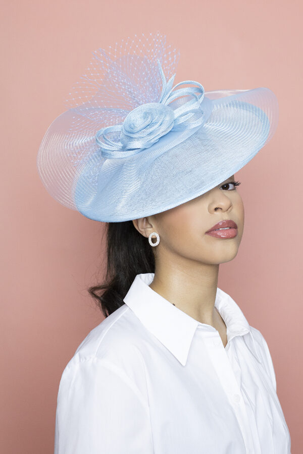 Chapeau de mariage pour femme de couleur bleu ciel, création L'amoureuse