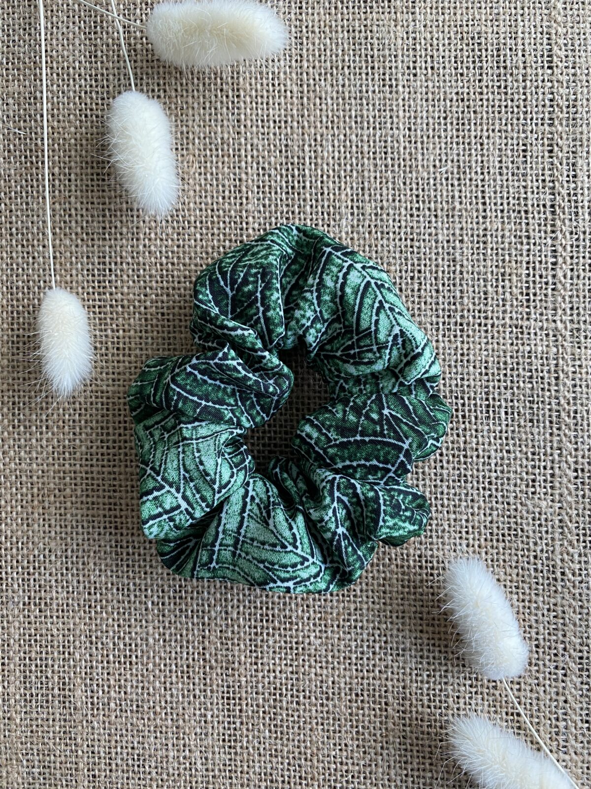 chouchou vert avec feuilles tropicales, coton polyester