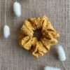 chouchou jaune moutarde, imprimé pois bicolore noir et blanc, coton polyester