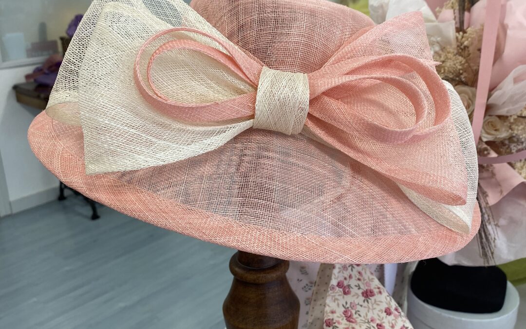Chapeau mariage femme : les tendances 2026